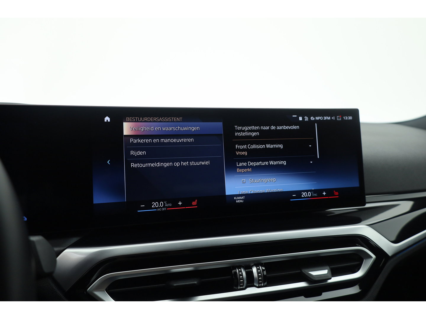 BMW 3-serie 330e M-Sport | Rijklaar! | Widescreen | ShadowLine | HUD | Dodehoek | Leder | Stuur-Stoelverw. | Nav+App.Connect | Sfeerverl. | Elek. Klep | LED | Rijmodus | Cruise V