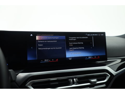 BMW 3-serie 330e M-Sport | Rijklaar! | Widescreen | ShadowLine | HUD | Dodehoek | Leder | Stuur-Stoelverw. | Nav+App.Connect | Sfeerverl. | Elek. Klep | LED | Rijmodus | Cruise V
