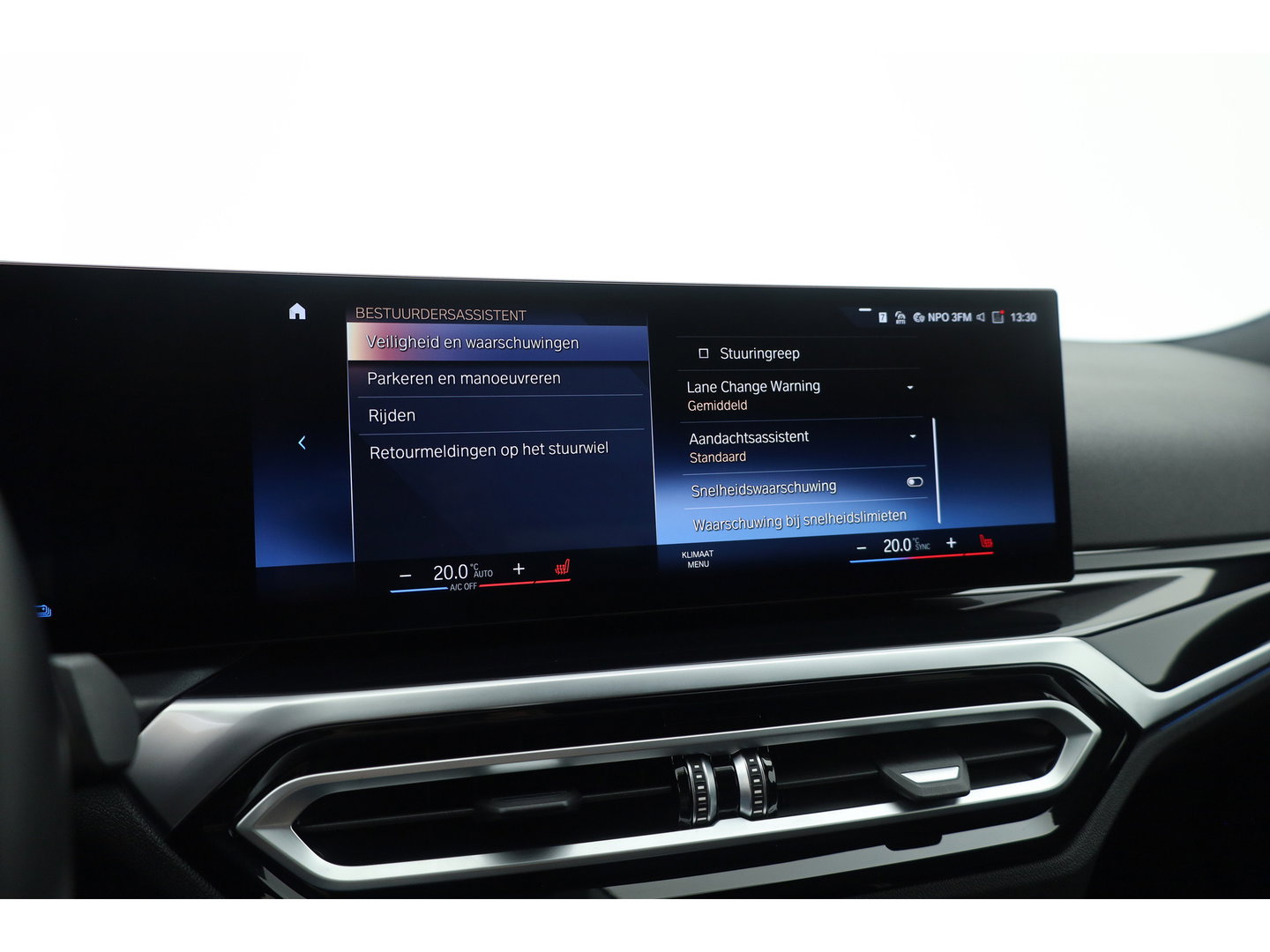 BMW 3-serie 330e M-Sport | Rijklaar! | Widescreen | ShadowLine | HUD | Dodehoek | Leder | Stuur-Stoelverw. | Nav+App.Connect | Sfeerverl. | Elek. Klep | LED | Rijmodus | Cruise V