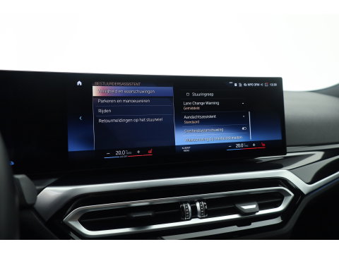 BMW 3-serie 330e M-Sport | Rijklaar! | Widescreen | ShadowLine | HUD | Dodehoek | Leder | Stuur-Stoelverw. | Nav+App.Connect | Sfeerverl. | Elek. Klep | LED | Rijmodus | Cruise V