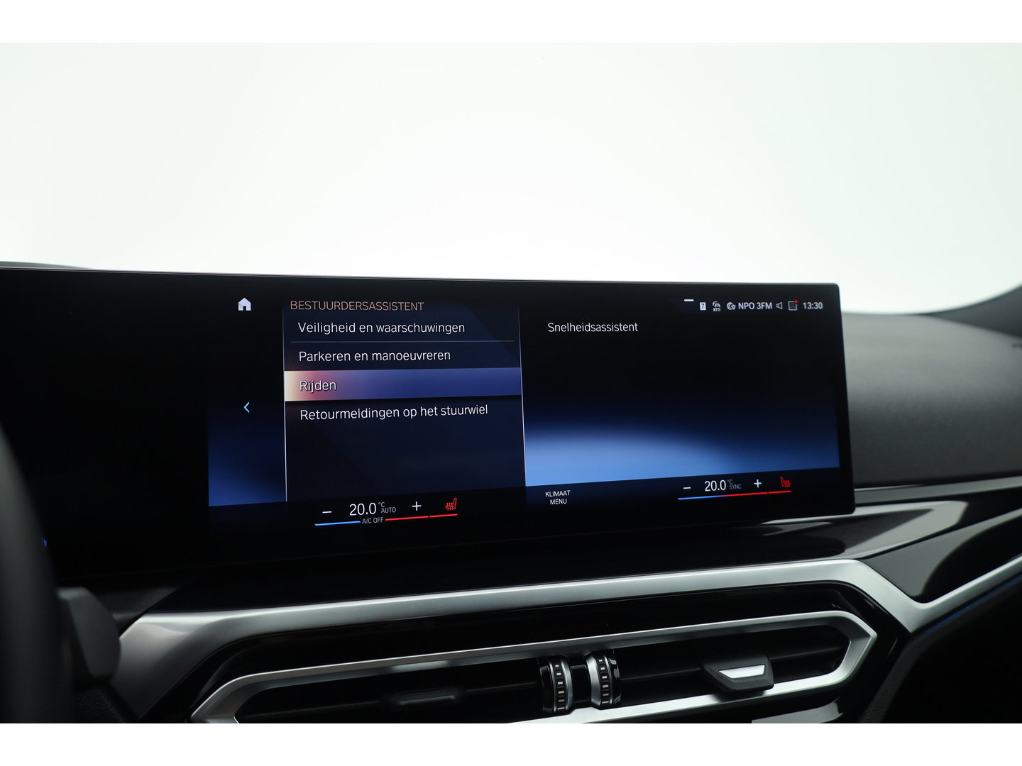 BMW 3-serie 330e M-Sport | Rijklaar! | Widescreen | ShadowLine | HUD | Dodehoek | Leder | Stuur-Stoelverw. | Nav+App.Connect | Sfeerverl. | Elek. Klep | LED | Rijmodus | Cruise V