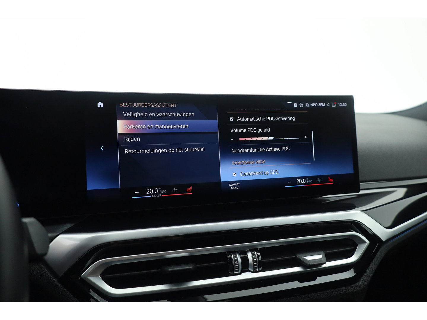 BMW 3-serie 330e M-Sport | Rijklaar! | Widescreen | ShadowLine | HUD | Dodehoek | Leder | Stuur-Stoelverw. | Nav+App.Connect | Sfeerverl. | Elek. Klep | LED | Rijmodus | Cruise V