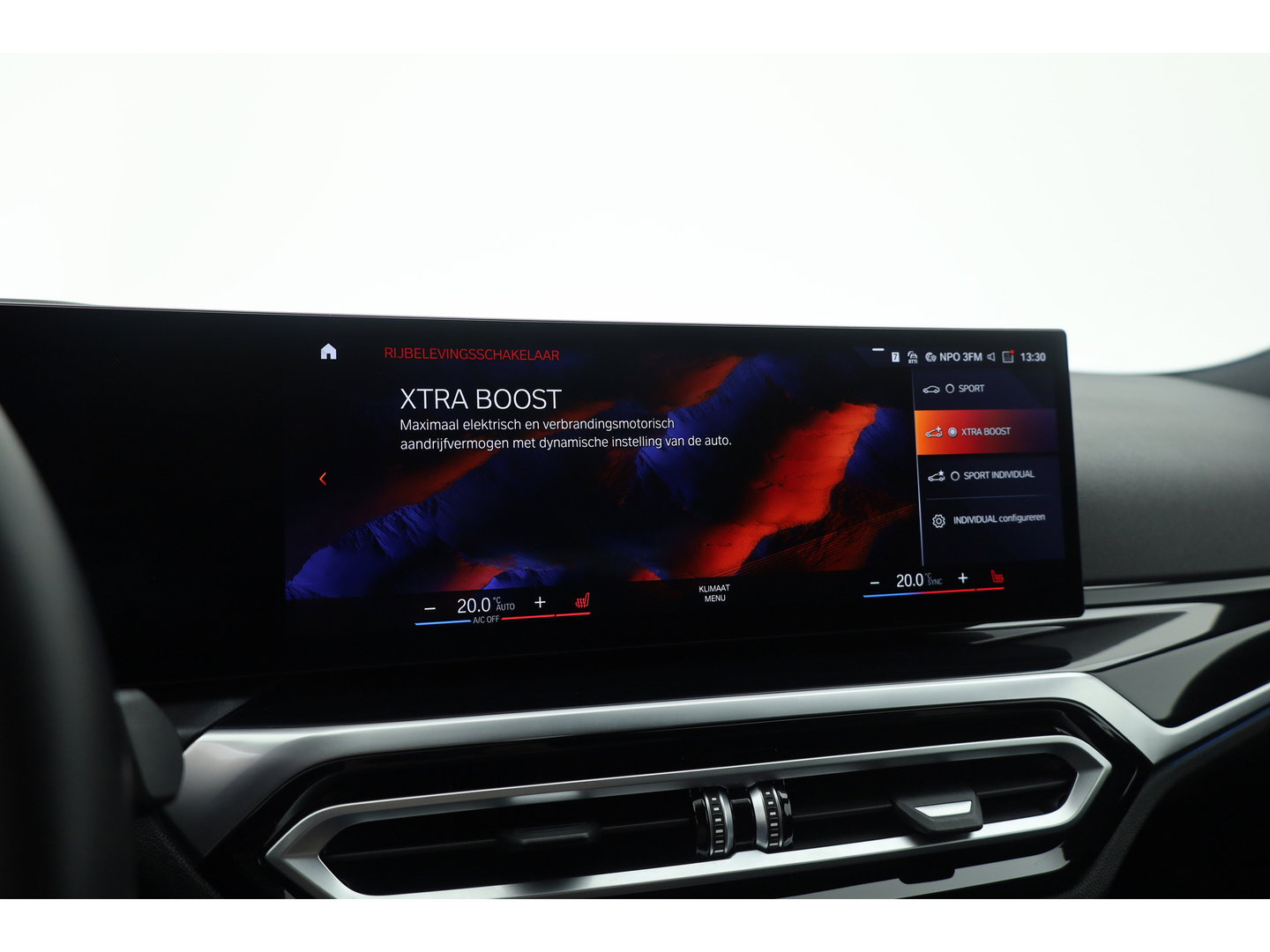 BMW 3-serie 330e M-Sport | Rijklaar! | Widescreen | ShadowLine | HUD | Dodehoek | Leder | Stuur-Stoelverw. | Nav+App.Connect | Sfeerverl. | Elek. Klep | LED | Rijmodus | Cruise V