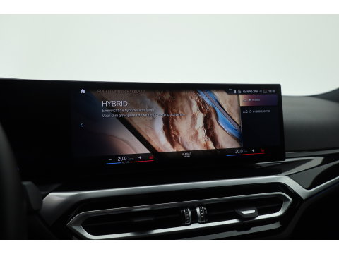 BMW 3-serie 330e M-Sport | Rijklaar! | Widescreen | ShadowLine | HUD | Dodehoek | Leder | Stuur-Stoelverw. | Nav+App.Connect | Sfeerverl. | Elek. Klep | LED | Rijmodus | Cruise V