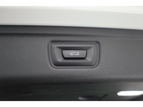 BMW 3-serie 330e M-Sport | Rijklaar! | Widescreen | ShadowLine | HUD | Dodehoek | Leder | Stuur-Stoelverw. | Nav+App.Connect | Sfeerverl. | Elek. Klep | LED | Rijmodus | Cruise V