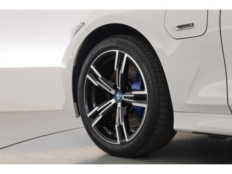 BMW 3-serie 330e M-Sport | Rijklaar! | Widescreen | ShadowLine | HUD | Dodehoek | Leder | Stuur-Stoelverw. | Nav+App.Connect | Sfeerverl. | Elek. Klep | LED | Rijmodus | Cruise V