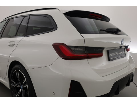 BMW 3-serie 330e M-Sport | Rijklaar! | Widescreen | ShadowLine | HUD | Dodehoek | Leder | Stuur-Stoelverw. | Nav+App.Connect | Sfeerverl. | Elek. Klep | LED | Rijmodus | Cruise V