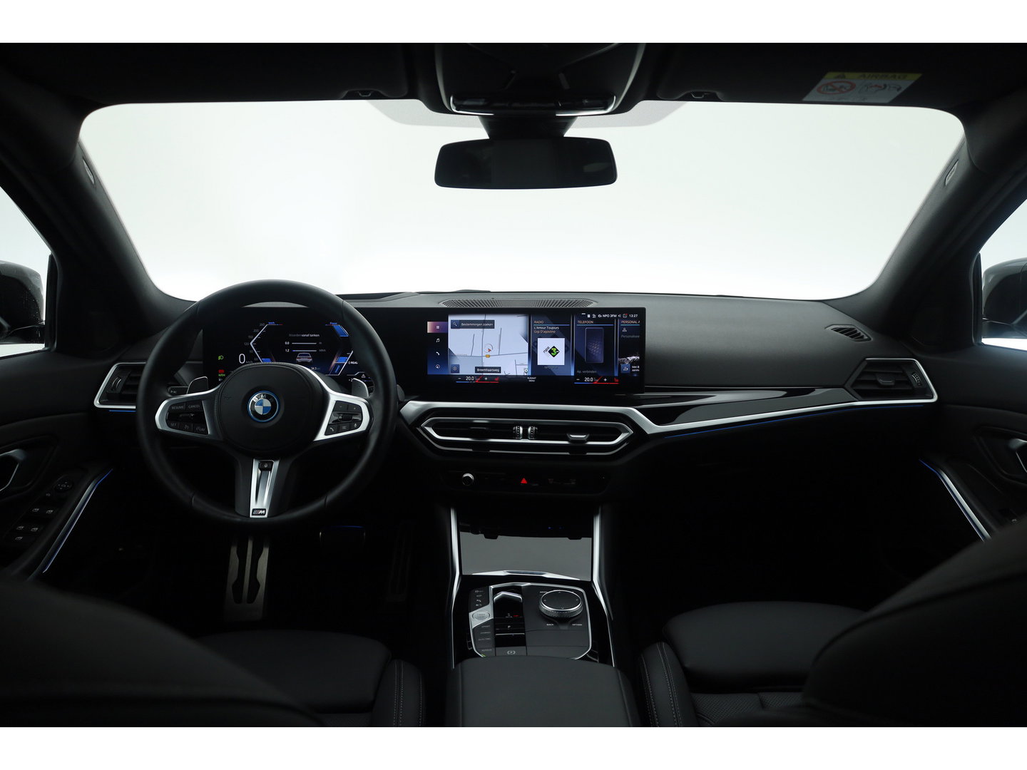 BMW 3-serie 330e M-Sport | Rijklaar! | Widescreen | ShadowLine | HUD | Dodehoek | Leder | Stuur-Stoelverw. | Nav+App.Connect | Sfeerverl. | Elek. Klep | LED | Rijmodus | Cruise V