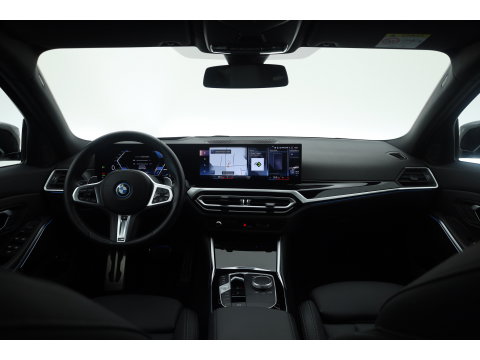 BMW 3-serie 330e M-Sport | Rijklaar! | Widescreen | ShadowLine | HUD | Dodehoek | Leder | Stuur-Stoelverw. | Nav+App.Connect | Sfeerverl. | Elek. Klep | LED | Rijmodus | Cruise V