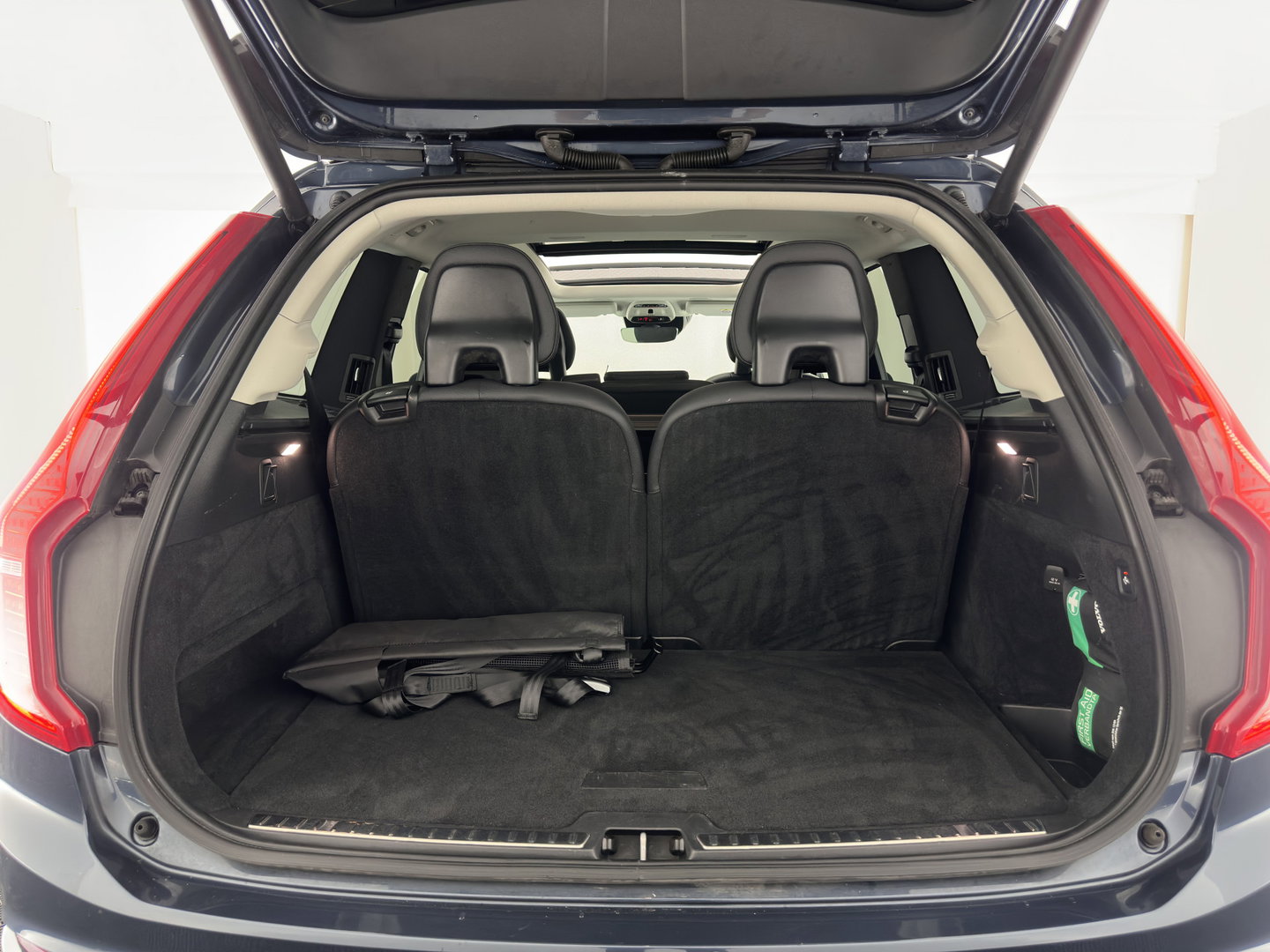 Volvo XC90 2.0 T8 Recharge AWD Inscription ExclusiveV [7-Pers.] (Plug-in) Aut. *PANO | HEAD-UP | LEATHER | FULL-LED | BOWERS&WILKINS | MEMORY-PACK | HEATED-SPORTSEATS | BLIND-SPOT | DIGI-COCKPIT | NAVI-FULLMAP | PRIVACY-GLASS | CAMERA | ECC | PDC | 20''ALU | TOWBAR