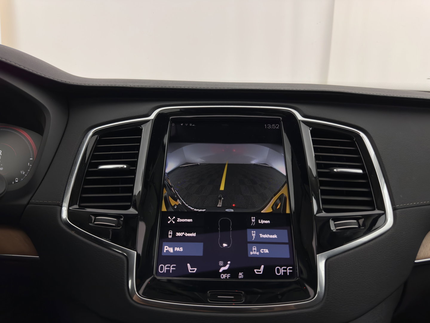 Volvo XC90 2.0 T8 Recharge AWD Inscription ExclusiveV [7-Pers.] (Plug-in) Aut. *PANO | HEAD-UP | LEATHER | FULL-LED | BOWERS&WILKINS | MEMORY-PACK | HEATED-SPORTSEATS | BLIND-SPOT | DIGI-COCKPIT | NAVI-FULLMAP | PRIVACY-GLASS | CAMERA | ECC | PDC | 20''ALU | TOWBAR