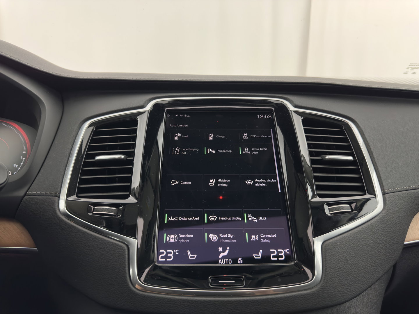 Volvo XC90 2.0 T8 Recharge AWD Inscription ExclusiveV [7-Pers.] (Plug-in) Aut. *PANO | HEAD-UP | LEATHER | FULL-LED | BOWERS&WILKINS | MEMORY-PACK | HEATED-SPORTSEATS | BLIND-SPOT | DIGI-COCKPIT | NAVI-FULLMAP | PRIVACY-GLASS | CAMERA | ECC | PDC | 20''ALU | TOWBAR