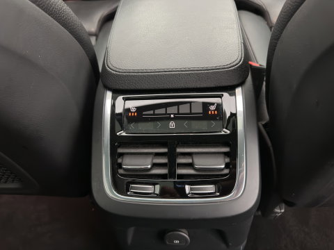Volvo XC90 2.0 T8 Recharge AWD Inscription ExclusiveV [7-Pers.] (Plug-in) Aut. *PANO | HEAD-UP | LEATHER | FULL-LED | BOWERS&WILKINS | MEMORY-PACK | HEATED-SPORTSEATS | BLIND-SPOT | DIGI-COCKPIT | NAVI-FULLMAP | PRIVACY-GLASS | CAMERA | ECC | PDC | 20''ALU | TOWBAR
