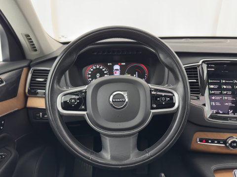 Volvo XC90 2.0 T8 Recharge AWD Inscription ExclusiveV [7-Pers.] (Plug-in) Aut. *PANO | HEAD-UP | LEATHER | FULL-LED | BOWERS&WILKINS | MEMORY-PACK | HEATED-SPORTSEATS | BLIND-SPOT | DIGI-COCKPIT | NAVI-FULLMAP | PRIVACY-GLASS | CAMERA | ECC | PDC | 20''ALU | TOWBAR