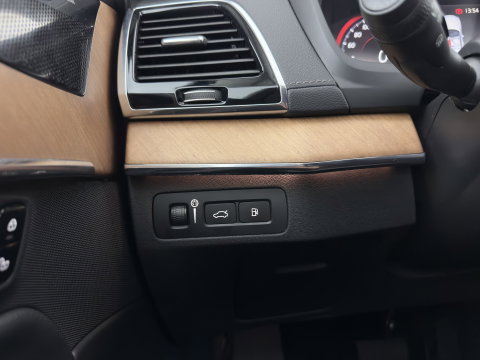 Volvo XC90 2.0 T8 Recharge AWD Inscription ExclusiveV [7-Pers.] (Plug-in) Aut. *PANO | HEAD-UP | LEATHER | FULL-LED | BOWERS&WILKINS | MEMORY-PACK | HEATED-SPORTSEATS | BLIND-SPOT | DIGI-COCKPIT | NAVI-FULLMAP | PRIVACY-GLASS | CAMERA | ECC | PDC | 20''ALU | TOWBAR