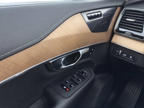 Volvo XC90 2.0 T8 Recharge AWD Inscription ExclusiveV [7-Pers.] (Plug-in) Aut. *PANO | HEAD-UP | LEATHER | FULL-LED | BOWERS&WILKINS | MEMORY-PACK | HEATED-SPORTSEATS | BLIND-SPOT | DIGI-COCKPIT | NAVI-FULLMAP | PRIVACY-GLASS | CAMERA | ECC | PDC | 20''ALU | TOWBAR