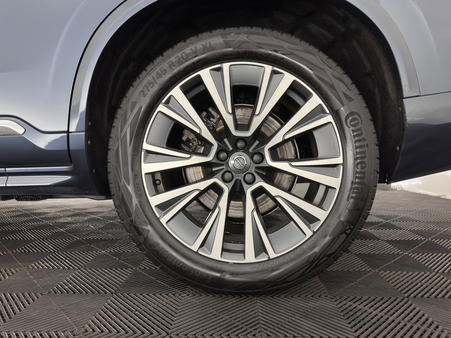 Volvo XC90 2.0 T8 Recharge AWD Inscription ExclusiveV [7-Pers.] (Plug-in) Aut. *PANO | HEAD-UP | LEATHER | FULL-LED | BOWERS&WILKINS | MEMORY-PACK | HEATED-SPORTSEATS | BLIND-SPOT | DIGI-COCKPIT | NAVI-FULLMAP | PRIVACY-GLASS | CAMERA | ECC | PDC | 20''ALU | TOWBAR