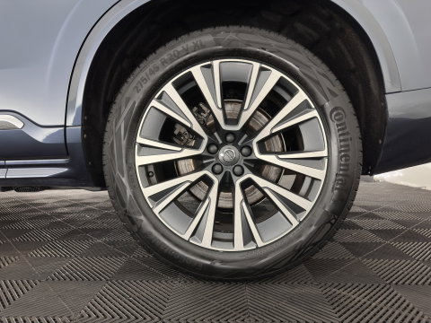 Volvo XC90 2.0 T8 Recharge AWD Inscription ExclusiveV [7-Pers.] (Plug-in) Aut. *PANO | HEAD-UP | LEATHER | FULL-LED | BOWERS&WILKINS | MEMORY-PACK | HEATED-SPORTSEATS | BLIND-SPOT | DIGI-COCKPIT | NAVI-FULLMAP | PRIVACY-GLASS | CAMERA | ECC | PDC | 20''ALU | TOWBAR