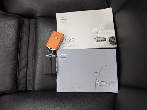 Volvo XC90 2.0 T8 Recharge AWD Inscription ExclusiveV [7-Pers.] (Plug-in) Aut. *PANO | HEAD-UP | LEATHER | FULL-LED | BOWERS&WILKINS | MEMORY-PACK | HEATED-SPORTSEATS | BLIND-SPOT | DIGI-COCKPIT | NAVI-FULLMAP | PRIVACY-GLASS | CAMERA | ECC | PDC | 20''ALU | TOWBAR