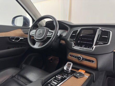 Volvo XC90 2.0 T8 Recharge AWD Inscription ExclusiveV [7-Pers.] (Plug-in) Aut. *PANO | HEAD-UP | LEATHER | FULL-LED | BOWERS&WILKINS | MEMORY-PACK | HEATED-SPORTSEATS | BLIND-SPOT | DIGI-COCKPIT | NAVI-FULLMAP | PRIVACY-GLASS | CAMERA | ECC | PDC | 20''ALU | TOWBAR