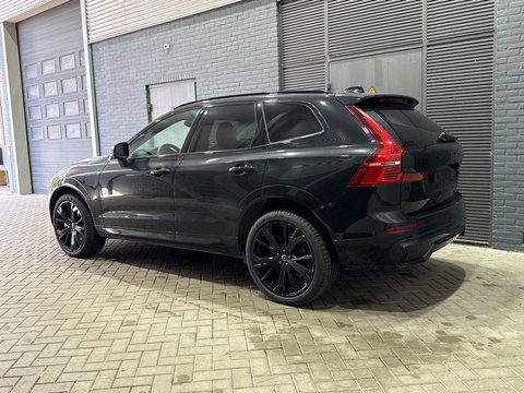 Volvo XC60 2.0 T6 Plug-in hybrid AWD Plus Black Edition | Panoramadak | Harman/Kardon | BLIS | Sportstoelen