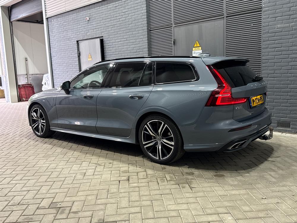 Volvo V60 T6 Plus Dark | Panoramadak | Camera | BLIS | Trekhaak | Leder
