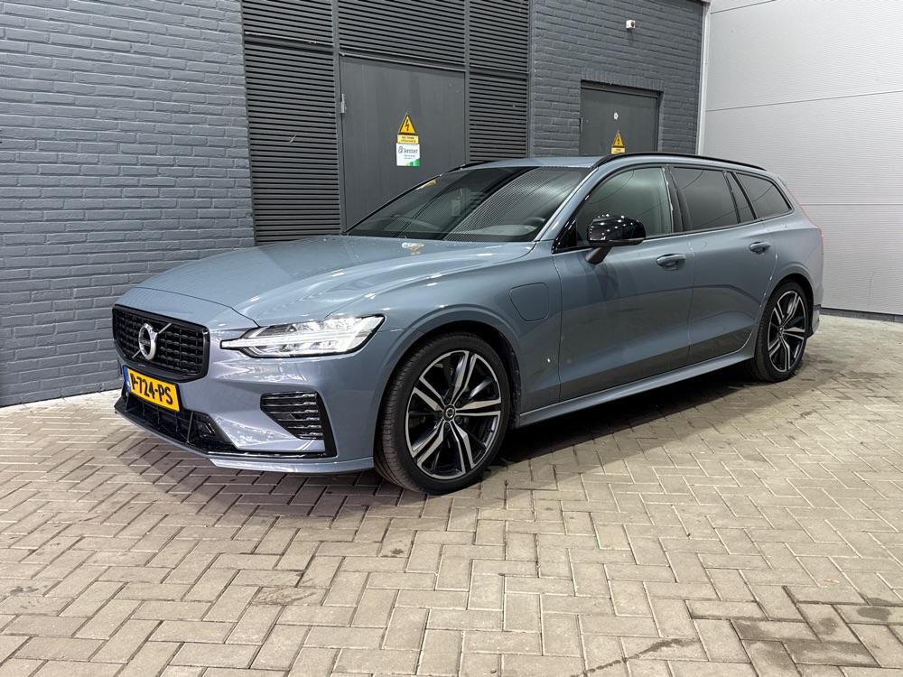 Volvo V60 T6 Plus Dark | Panoramadak | Camera | BLIS | Trekhaak | Leder