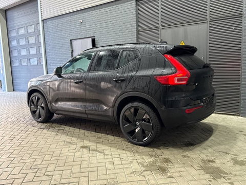 Volvo EX40 Single Motor Extended Range Plus Black Edition | 82 kWh | Panoramadak | Harman/Kardon | Camera