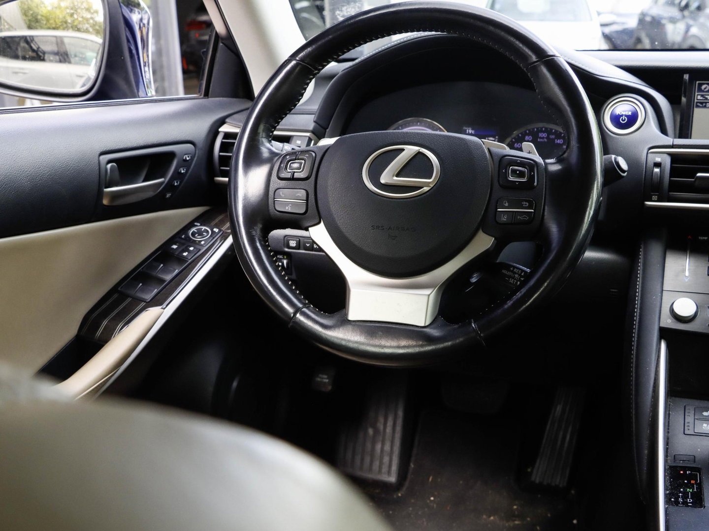 Lexus IS 300h Hybrid Luxury Line | Mark Levinson | Stoelkoeling/Verwarming | Dealeronderhouden