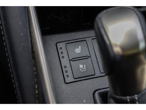Lexus IS 300h Hybrid Luxury Line | Mark Levinson | Stoelkoeling/Verwarming | Dealeronderhouden