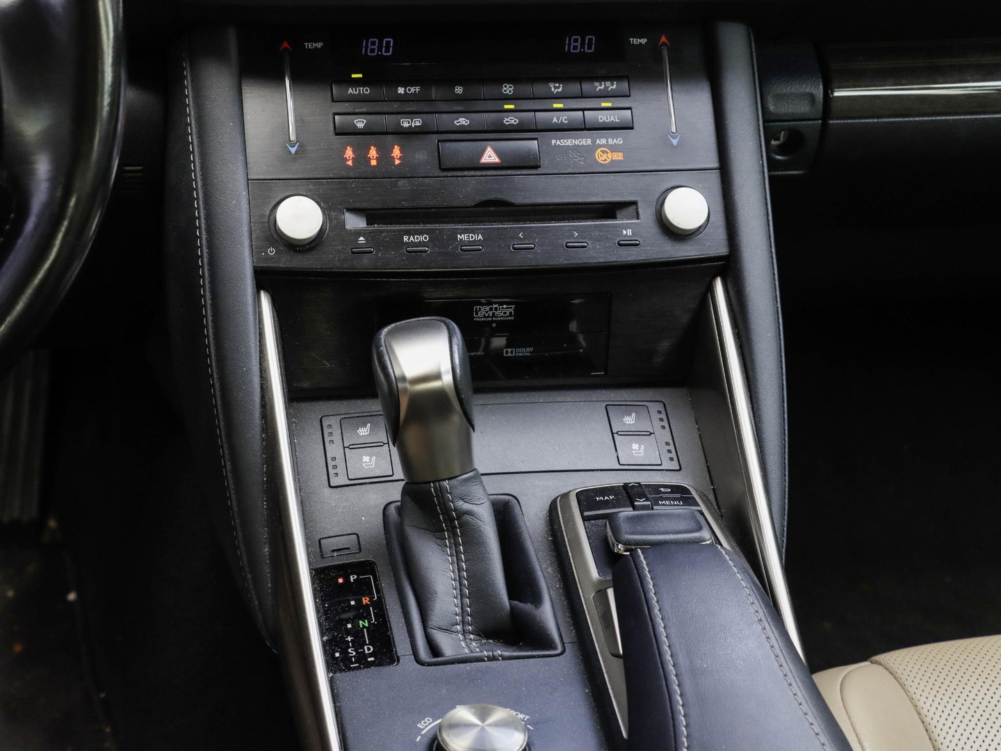 Lexus IS 300h Hybrid Luxury Line | Mark Levinson | Stoelkoeling/Verwarming | Dealeronderhouden