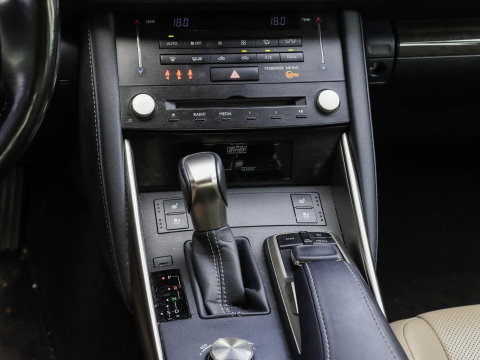 Lexus IS 300h Hybrid Luxury Line | Mark Levinson | Stoelkoeling/Verwarming | Dealeronderhouden
