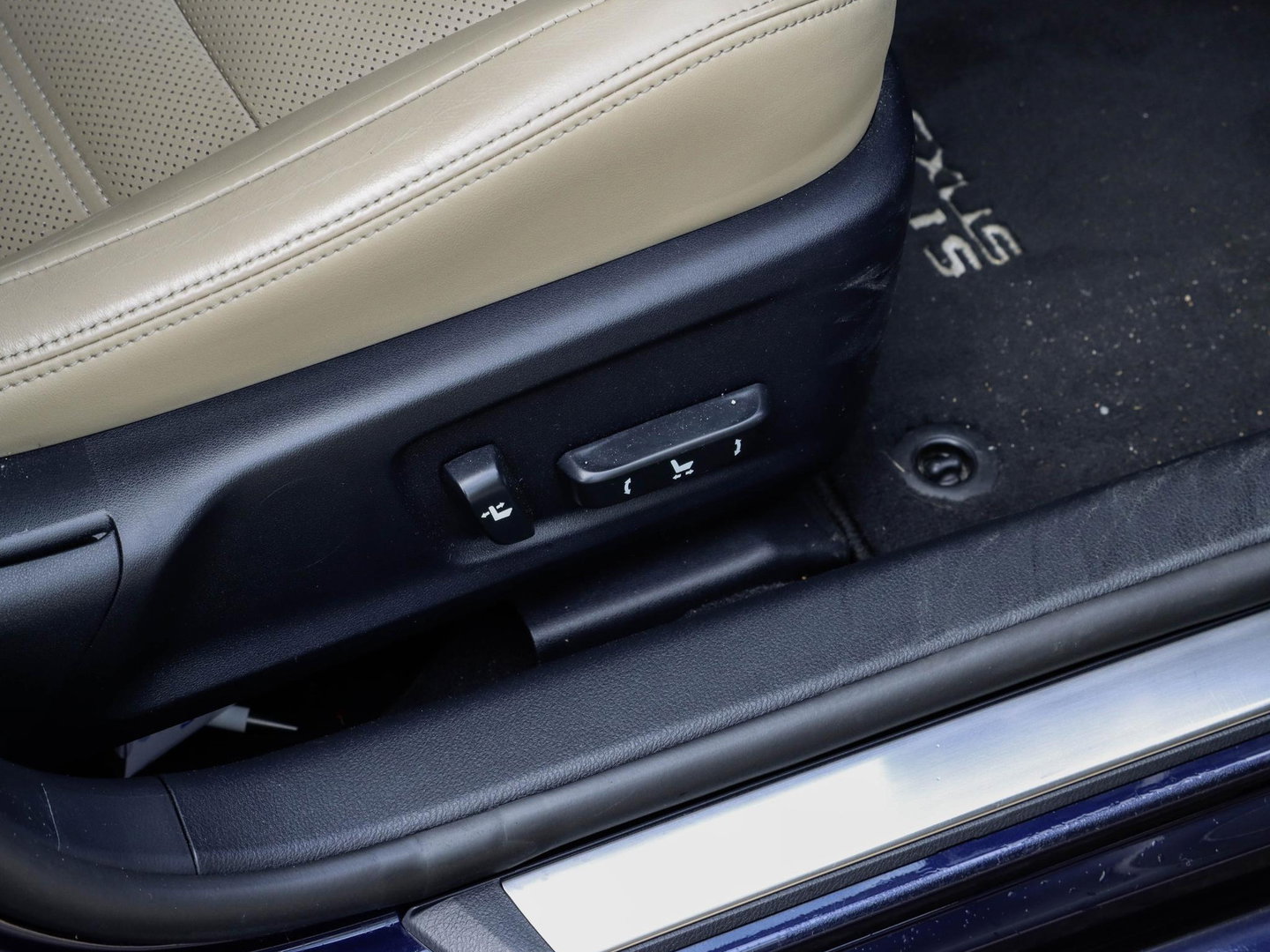 Lexus IS 300h Hybrid Luxury Line | Mark Levinson | Stoelkoeling/Verwarming | Dealeronderhouden