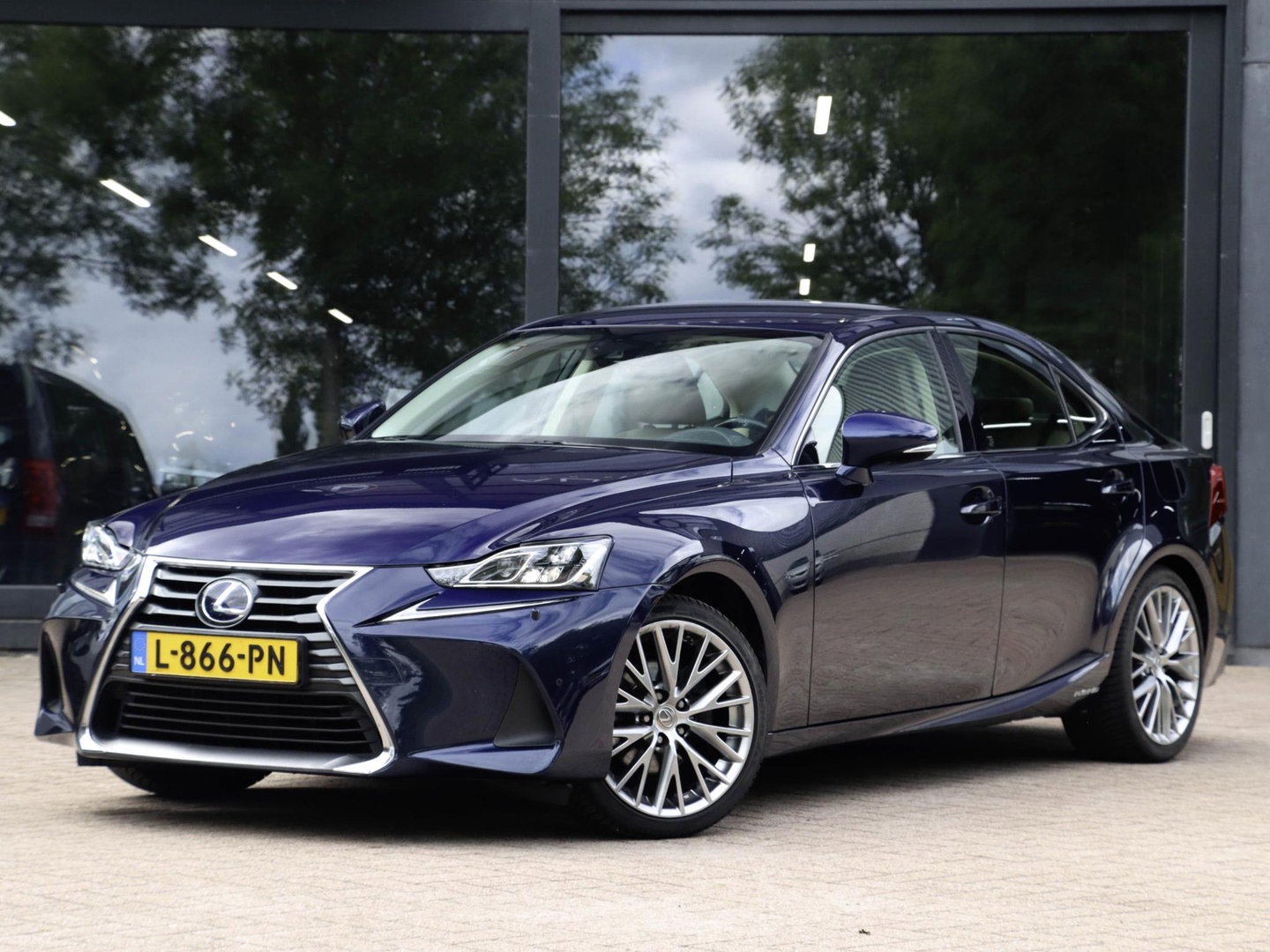 Lexus IS 300h Hybrid Luxury Line | Mark Levinson | Stoelkoeling/Verwarming | Dealeronderhouden