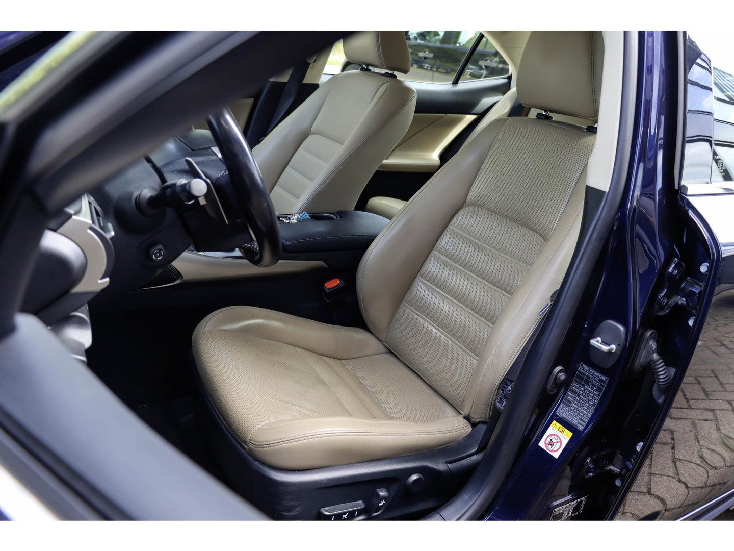 Lexus IS 300h Hybrid Luxury Line | Mark Levinson | Stoelkoeling/Verwarming | Dealeronderhouden