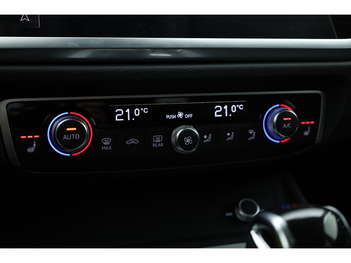 Audi Q3 Sportback 45 TFSI e S Line | Elek. Trekhaak | Camera | 20'' | Adapt. Cruise | NAV + CarPlay | Stoelverw. |