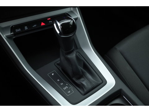 Audi Q3 Sportback 45 TFSI e S Line | Elek. Trekhaak | Camera | 20'' | Adapt. Cruise | NAV + CarPlay | Stoelverw. |