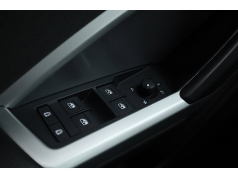 Audi Q3 Sportback 45 TFSI e S Line | Elek. Trekhaak | Camera | 20'' | Adapt. Cruise | NAV + CarPlay | Stoelverw. |