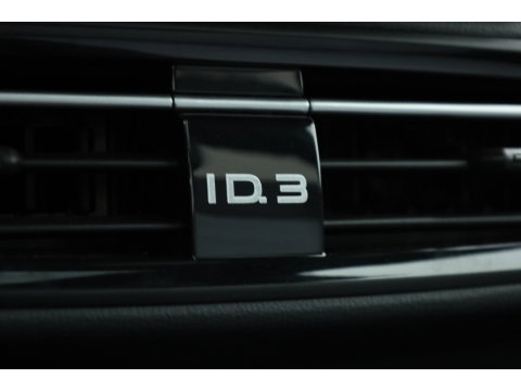 Volkswagen ID.3 Pro 58 kWh | Pano | HUD | 360cam | Memory | Afn. Trekhaak | Stoel- Stuurverw. | Adapt. Cruise | IQ. Light