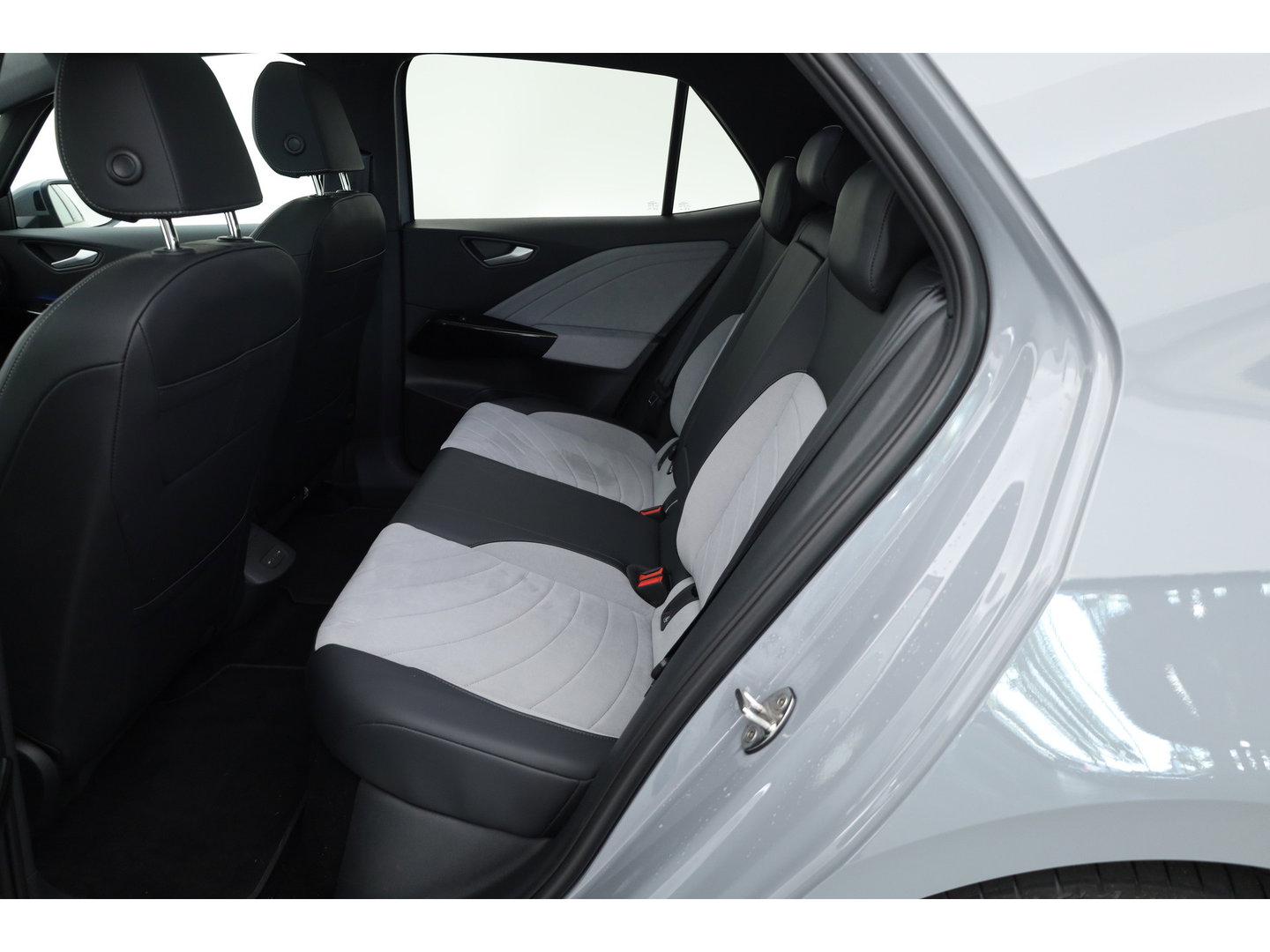 Volkswagen ID.3 Pro 58 kWh | Pano | HUD | 360cam | Memory | Afn. Trekhaak | Stoel- Stuurverw. | Adapt. Cruise | IQ. Light