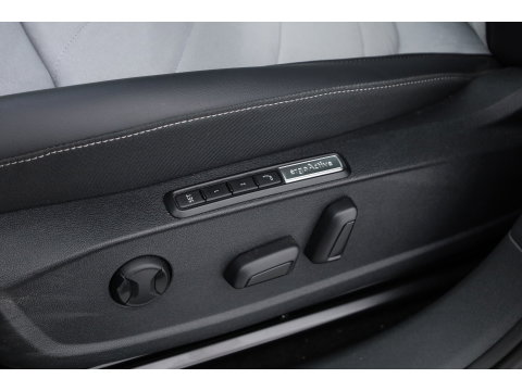 Volkswagen ID.3 Pro 58 kWh | Pano | HUD | 360cam | Memory | Afn. Trekhaak | Stoel- Stuurverw. | Adapt. Cruise | IQ. Light
