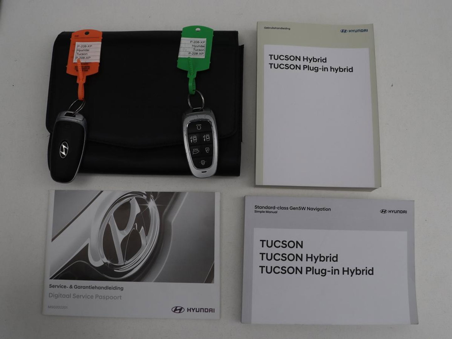 Hyundai Tucson 1.6 T-GDI PHEV Premium 4WD | SOH 96,9% | Memory | Leder | Stuur/stoel verwarming | Stoel ventilatie | Adaptive cruise | 360 camera | Park assist | Achterbank verwarming | Climate control