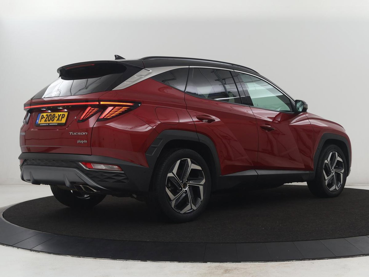 Hyundai Tucson 1.6 T-GDI PHEV Premium 4WD | SOH 96,9% | Memory | Leder | Stuur/stoel verwarming | Stoel ventilatie | Adaptive cruise | 360 camera | Park assist | Achterbank verwarming | Climate control