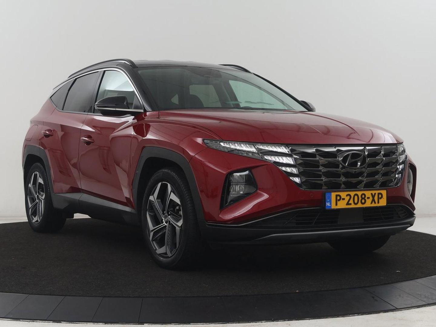 Hyundai Tucson 1.6 T-GDI PHEV Premium 4WD | SOH 96,9% | Memory | Leder | Stuur/stoel verwarming | Stoel ventilatie | Adaptive cruise | 360 camera | Park assist | Achterbank verwarming | Climate control