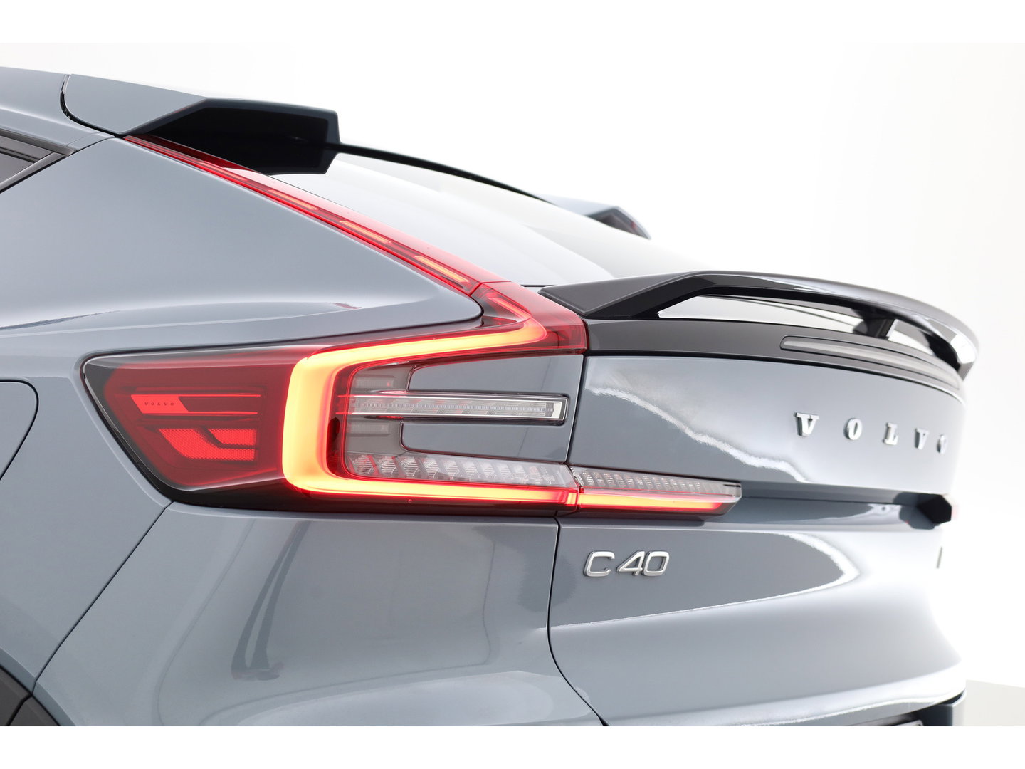 Volvo C40 Recharge Twin Ultimate 78 kWh | Pano | 360cam | Memory | H&K Audio | 20'' | Stoel- Stuurverw. | Pilot Assist