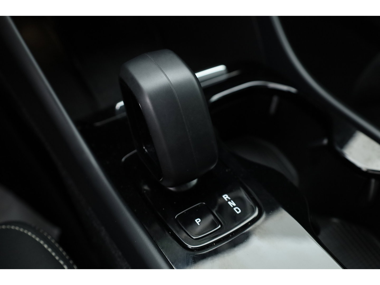 Volvo C40 Recharge Twin Ultimate 78 kWh | Pano | 360cam | Memory | H&K Audio | 20'' | Stoel- Stuurverw. | Pilot Assist