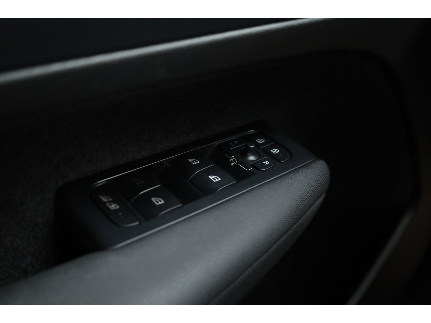 Volvo C40 Recharge Twin Ultimate 78 kWh | Pano | 360cam | Memory | H&K Audio | 20'' | Stoel- Stuurverw. | Pilot Assist