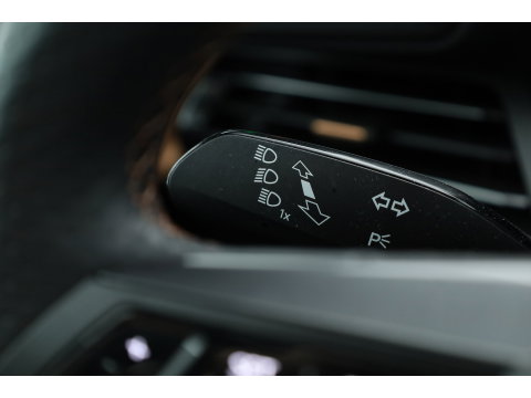 CUPRA Born 62 kWh | Rijklaar! | Apple CarPlay | Stoel- Stuurverw. | PDC V+A | All Season | 19'' |