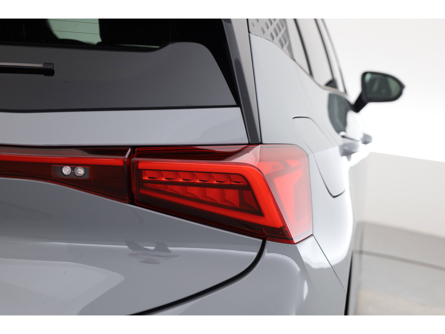 CUPRA Born 62 kWh | Rijklaar! | Apple CarPlay | Stoel- Stuurverw. | PDC V+A | All Season | 19'' |