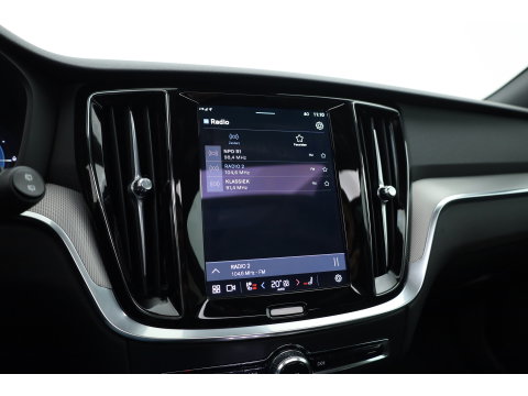 Volvo V60 2.0 T6 Plug-in hybrid AWD Plus Dark | Pano | Trekhaak | Memory Seats | H&K Audio | 360cam | Pilot Assist | Bliss | Stoel-Stuurverw. |